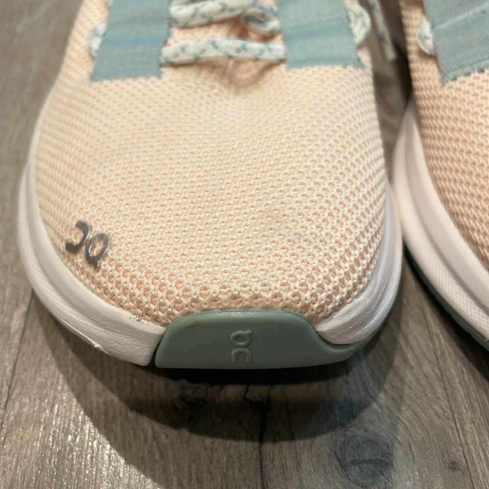 On W Cloudeasy Sneakers - Picture 13 of 16